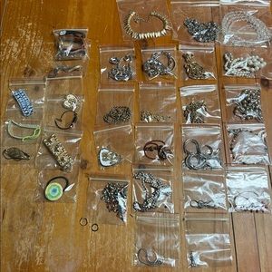 Costume Jewlery Lot.